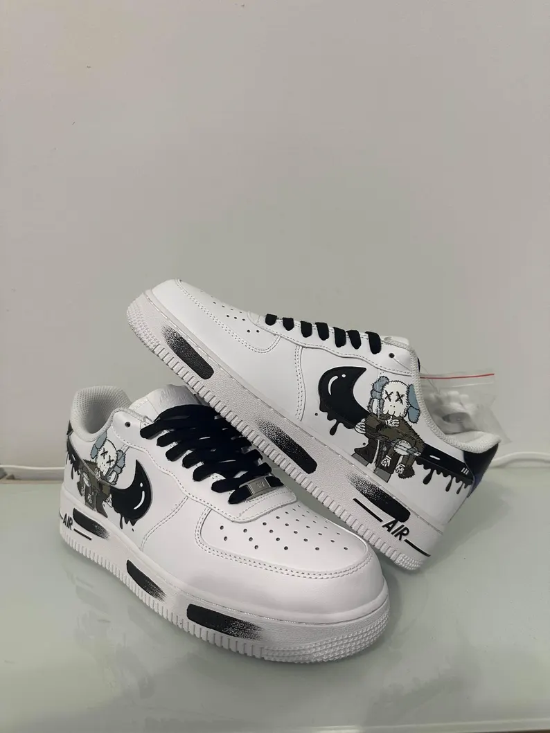 Custom sneakers, Kaws Nike Air Force One, handmade with wash-resistant protection, unique and stylish — perfect as a gift. New Etsy Account, !! So many happy customers an REVIEWS available in vibrant-steps.com. !! Our official website. AVAILABLE FREE SHIPPING TO BELGIUM,GERMANY,SPAIN,FRENCH,AUSTRIA and UK. We also have another shipping option available for US . Looking for the perfect custom gift? These handmade Nike Air Force 1s are personalized just for you — the ultimate statement piece for sneaker lovers.